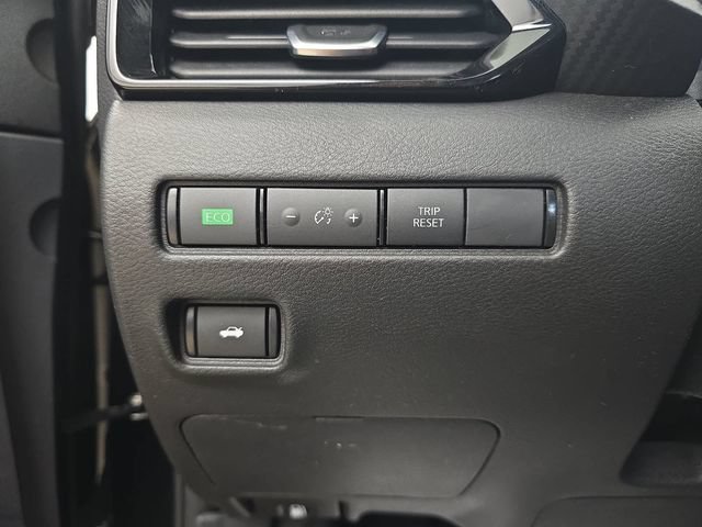 Used 2025 Nissan Sentra SV FWD image 38