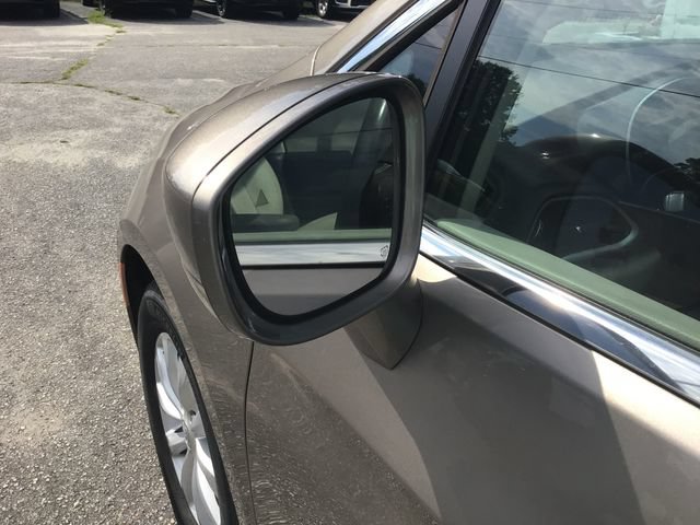 Used 2017 Chrysler Pacifica Touring-L FWD image 19