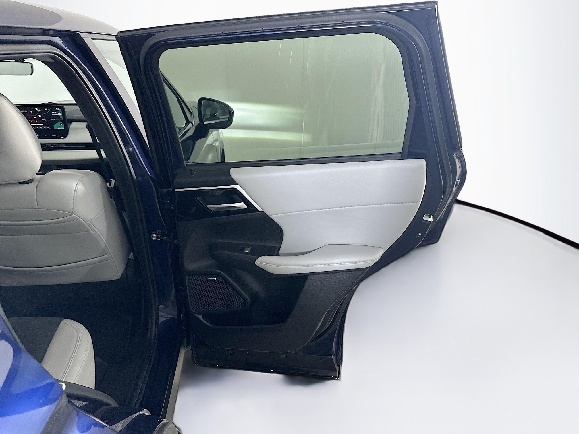 Used 2025 Mitsubishi Outlander SE FWD image 32