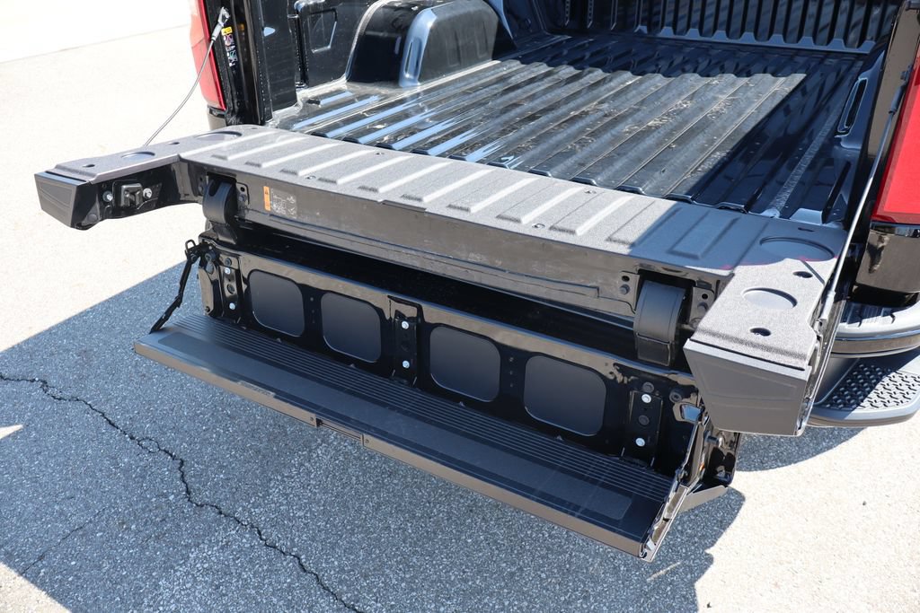 New 2026 Chevrolet Silverado 1500 RST w/ Convenience Package II AWD/4WD image 35