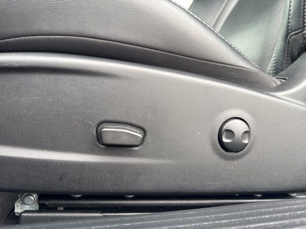 Used 2022 Dodge Challenger SXT w/ Plus Package image 12