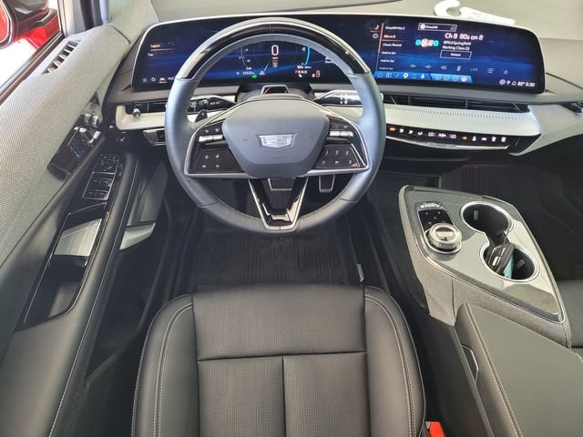 Certified 2025 Cadillac Optiq Sport 2 w/ LPO, Floor Liner Package AWD/4WD image 16