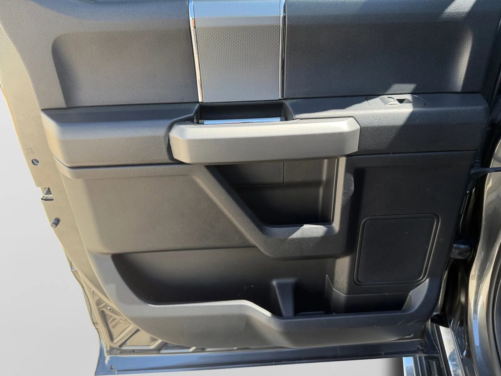 Used 2016 Ford F150 XLT w/ Equipment Group 302A Luxury image 26