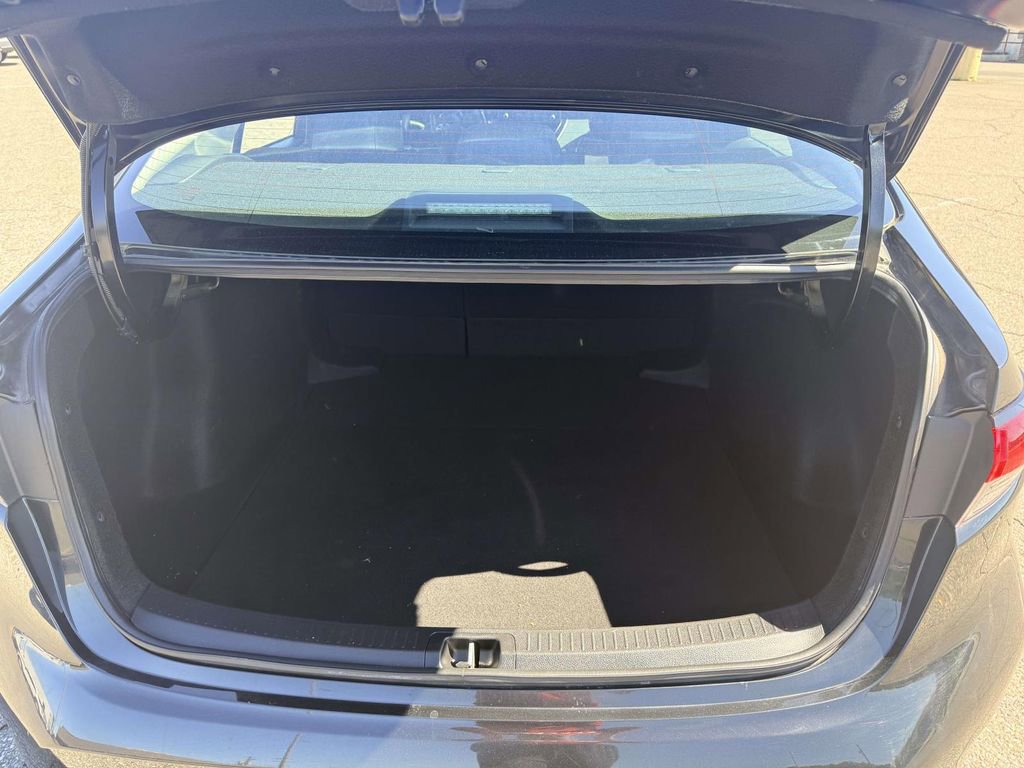 Used 2022 Toyota Corolla LE image 10