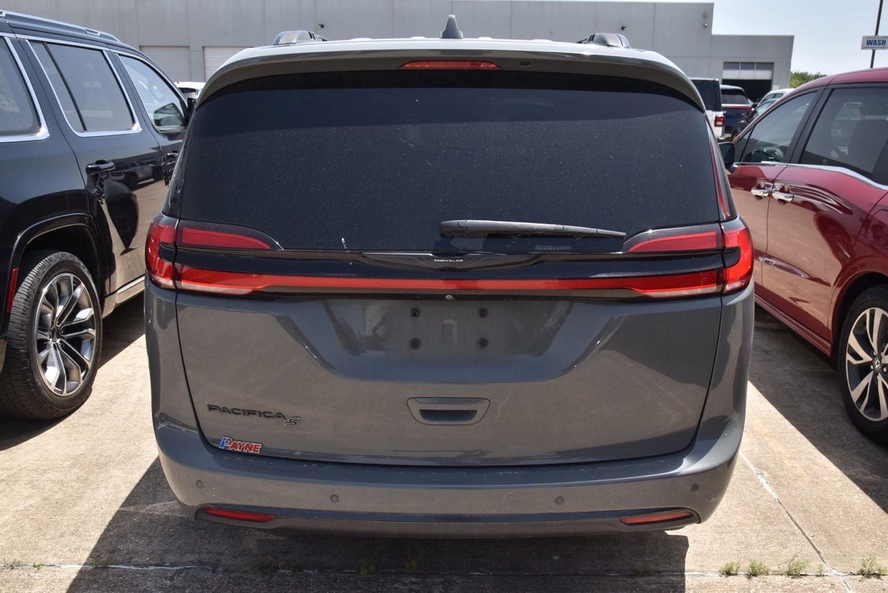 Used 2021 Chrysler Pacifica Touring-L w/ Uconnect Theater Family Group FWD image 5