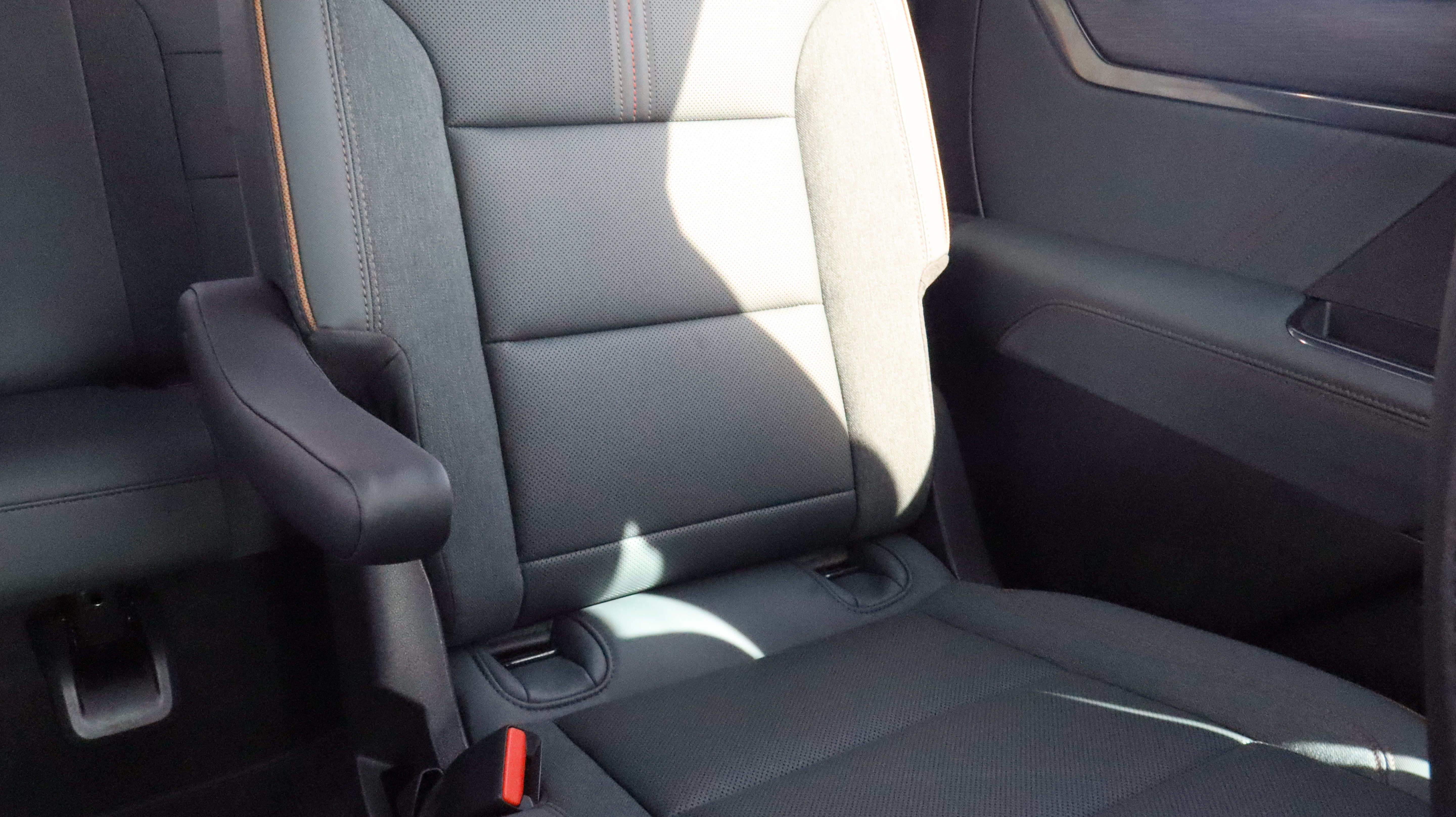 Used 2026 GMC Acadia AT4 w/ LPO, Floor Liner Package AWD/4WD image 9