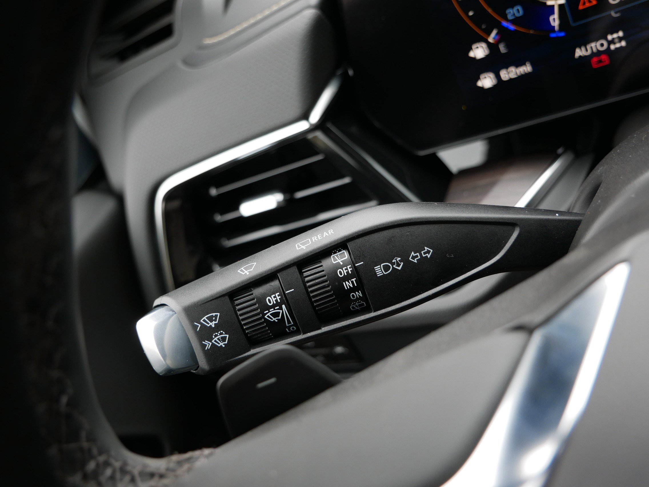 New 2026 Chevrolet Suburban Premier image 24