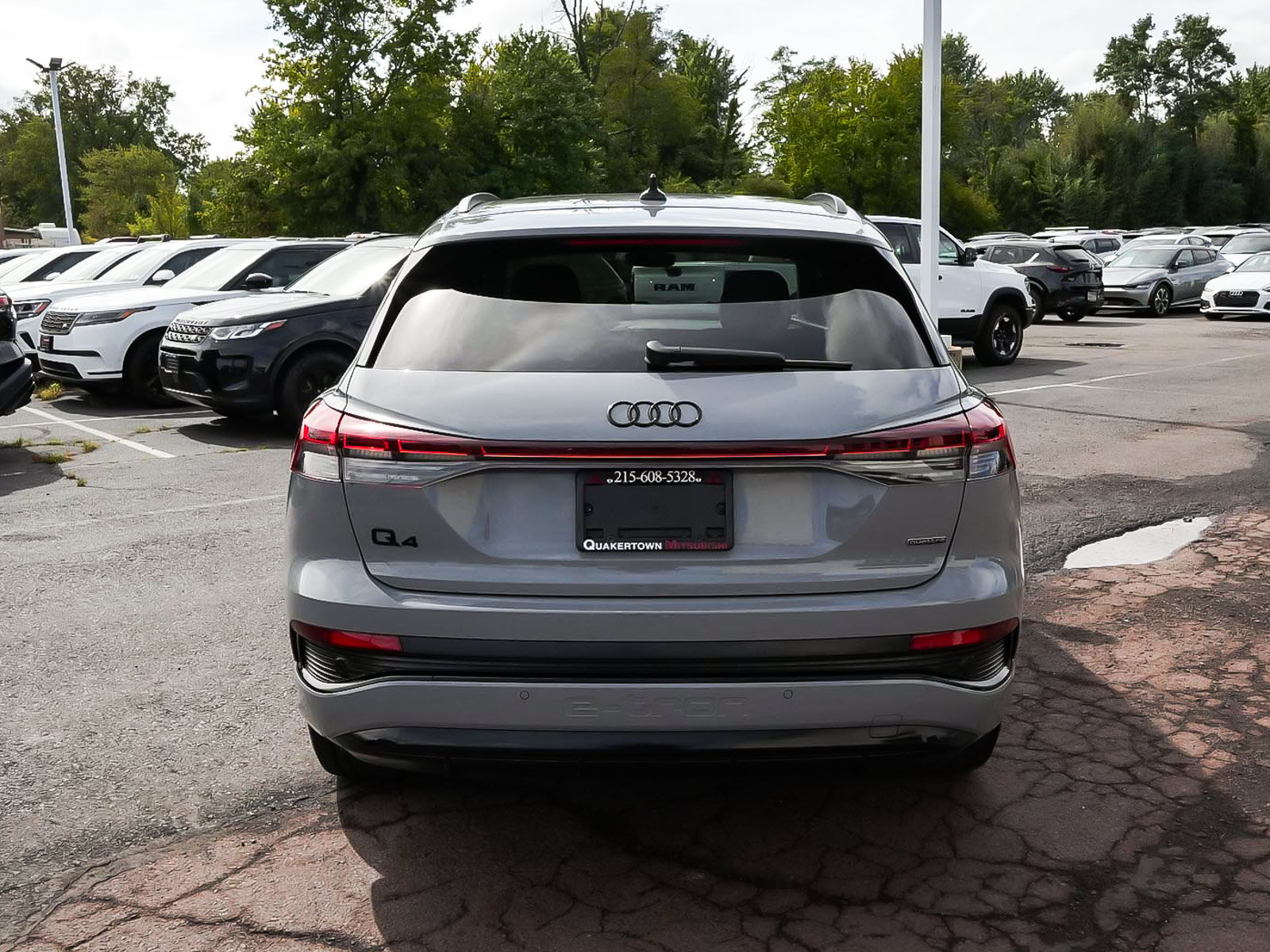 Used 2023 Audi Q4 e-tron Premium Plus w/ Premium Plus AWD/4WD image 5