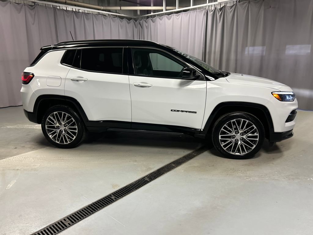 Used 2024 Jeep Compass Limited w/ Elite Group image 8