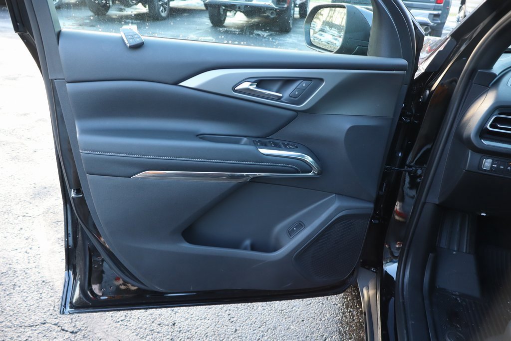 New 2026 Chevrolet Traverse LT w/ Sun and Wheel Package image 3