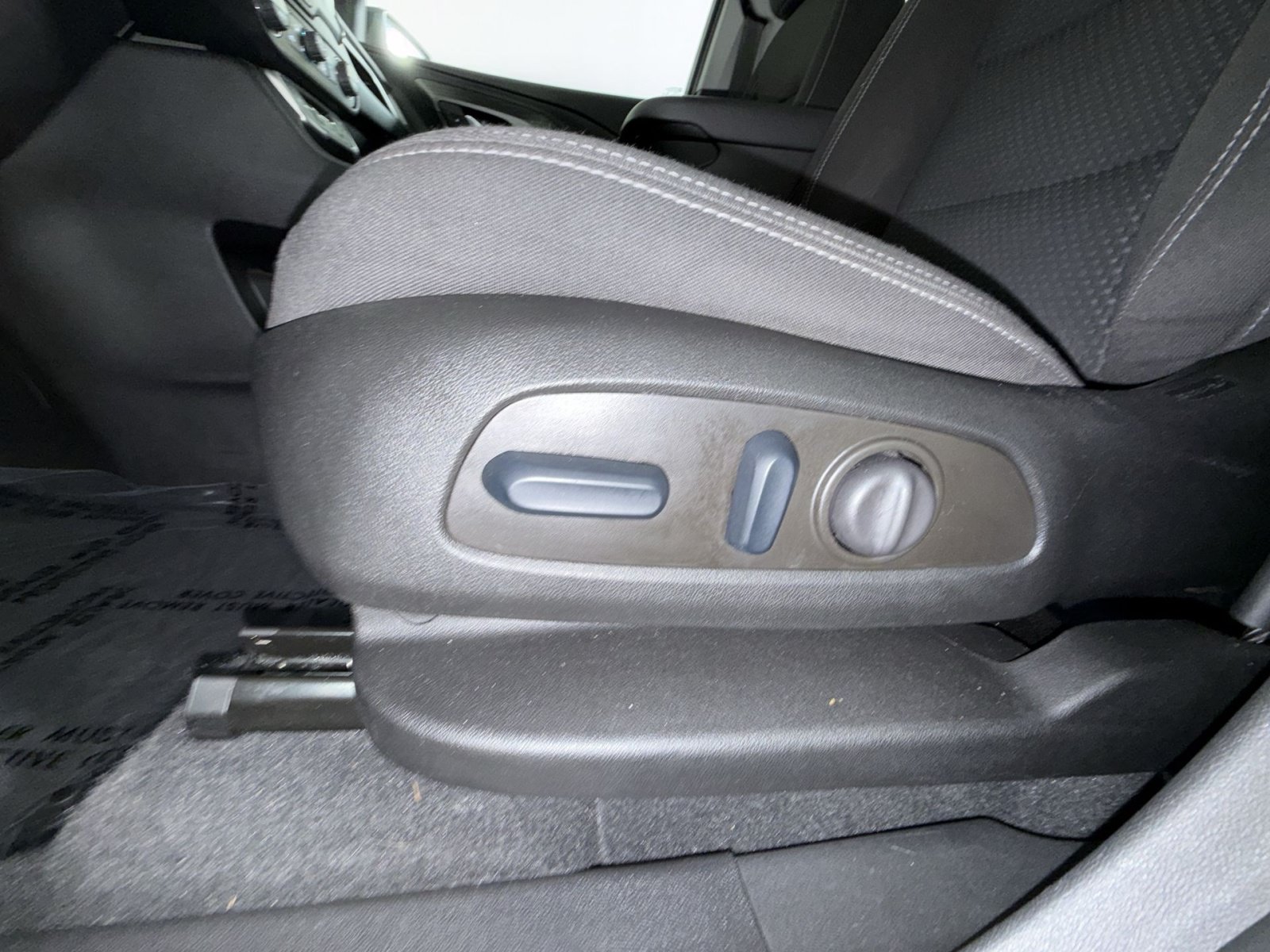 Used 2023 GMC Terrain SLE w/ Driver Convenience Package AWD/4WD image 14