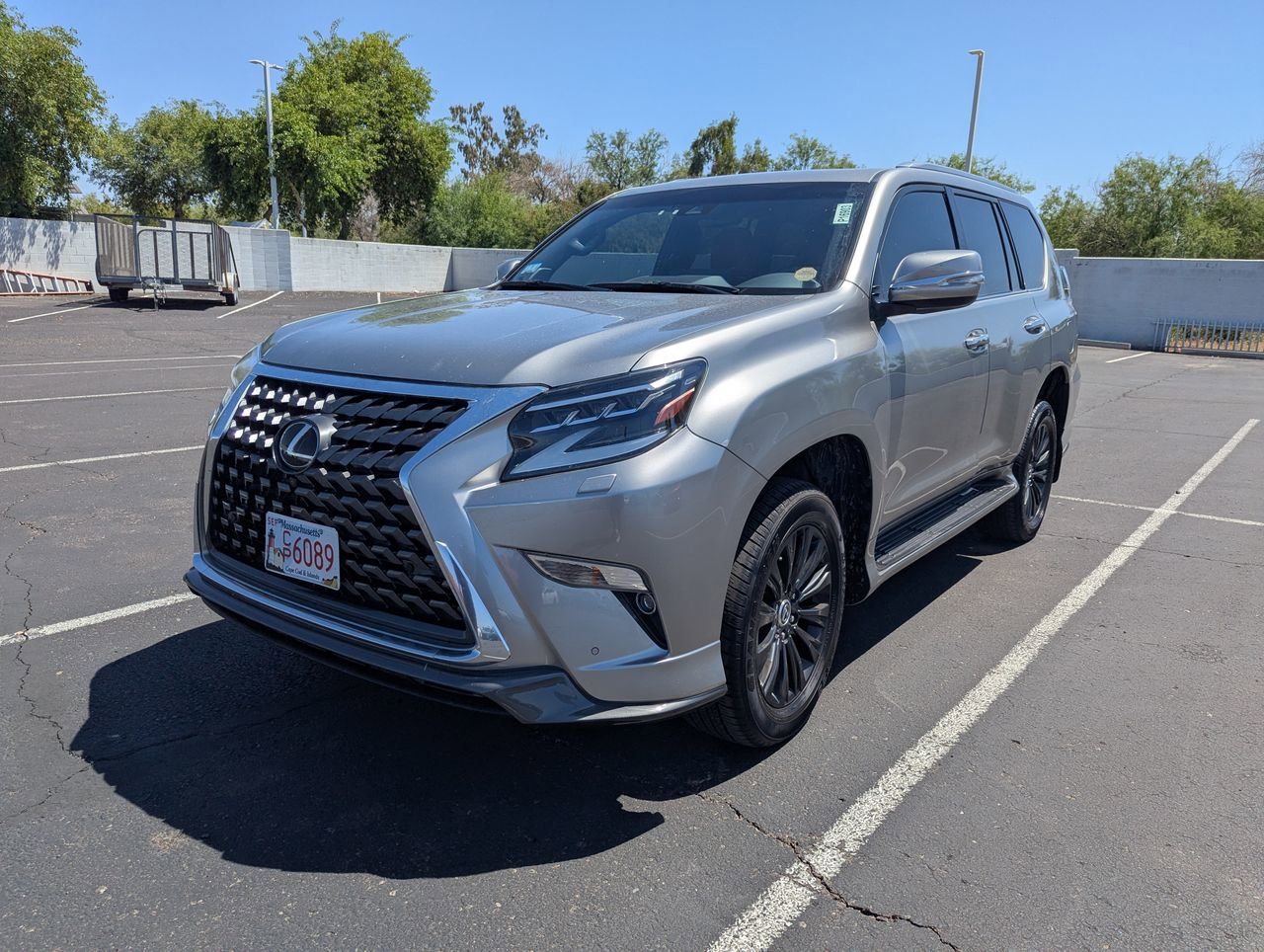 Used 2023 Lexus GX 460 Luxury w/ Sport Design Package image 2
