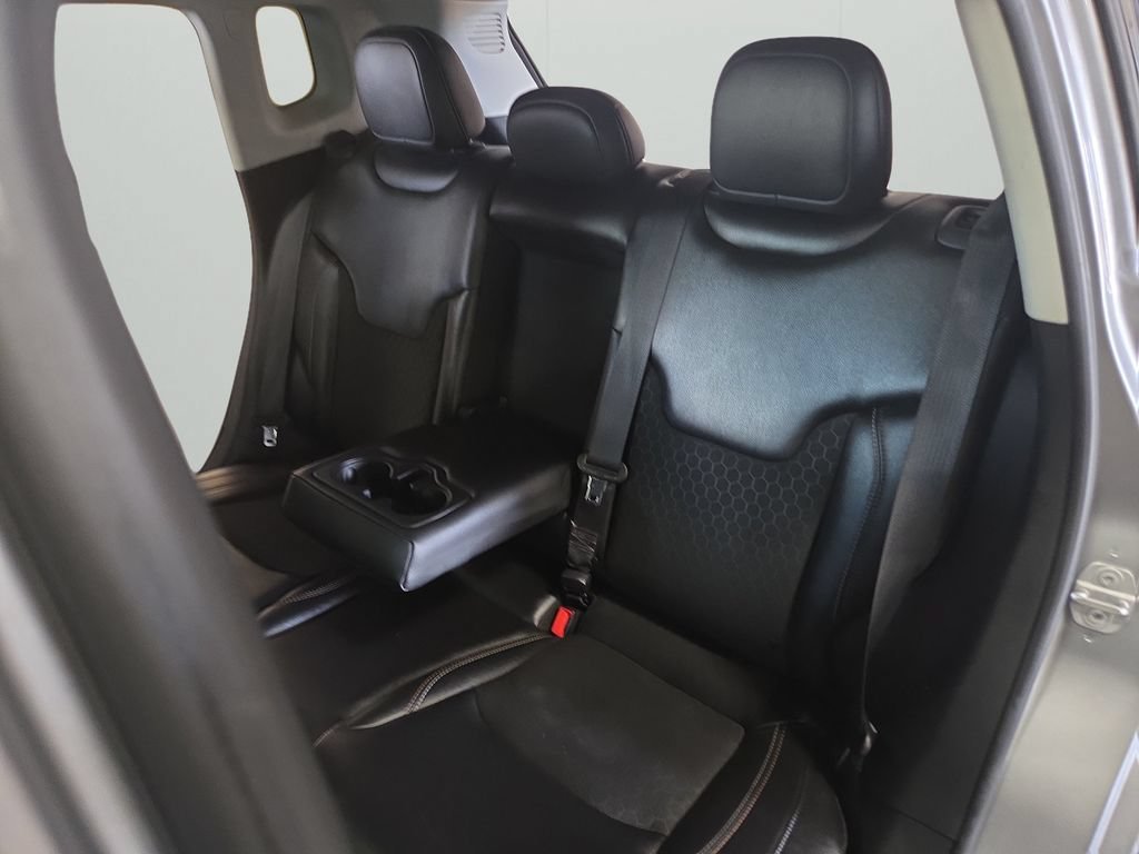 Used 2018 Jeep Compass Latitude w/ Cold Weather Group AWD/4WD image 16