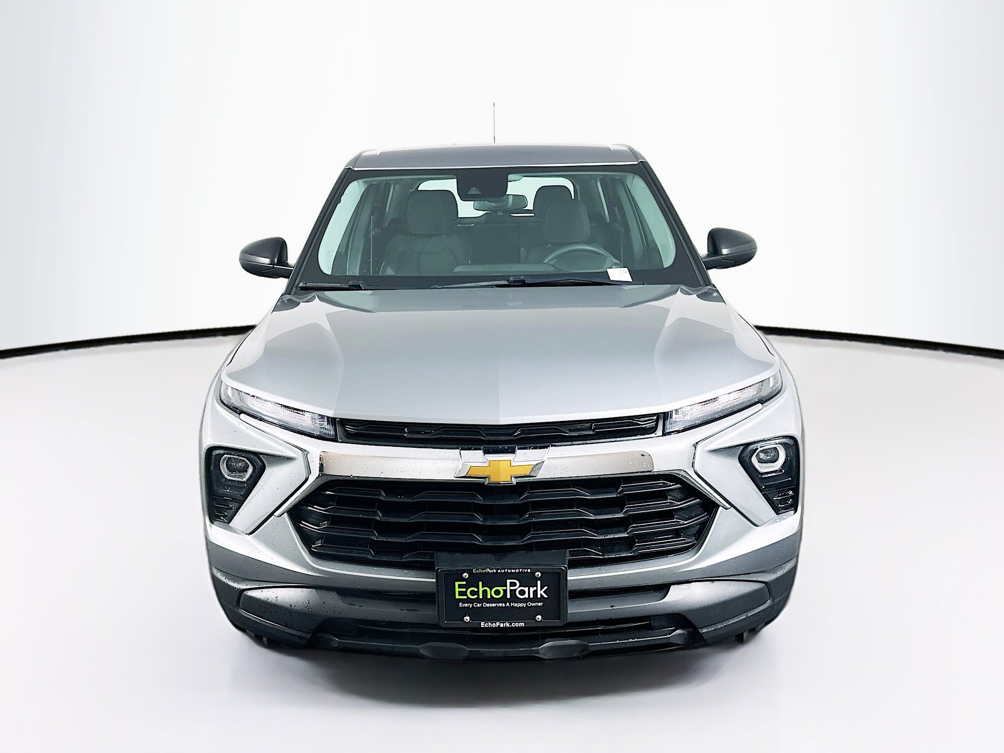 Used 2024 Chevrolet TrailBlazer LS image 2