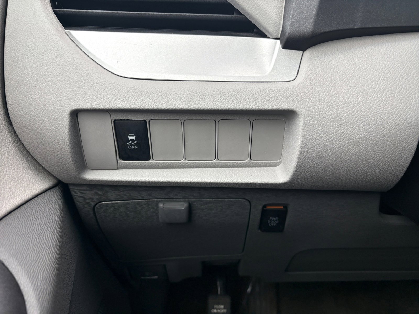 Used 2015 Toyota Sienna LE image 22