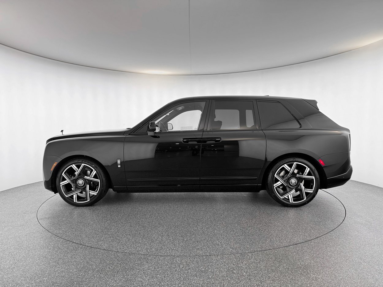 New 2026 Rolls-Royce Cullinan Black Badge AWD/4WD image 9