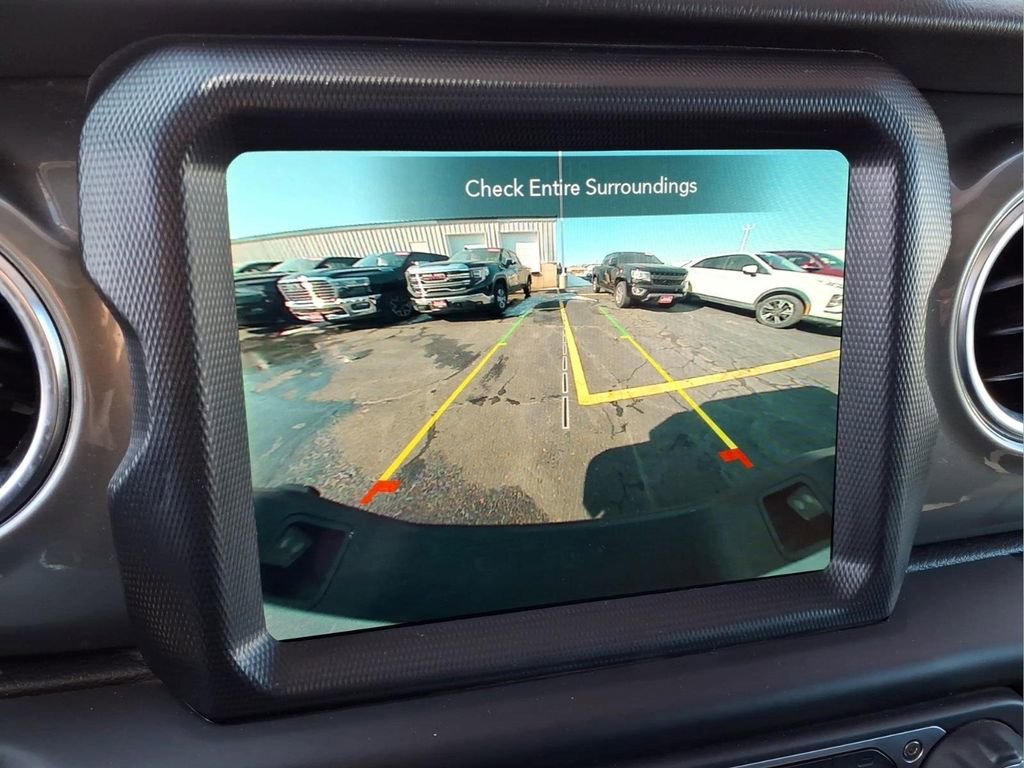 Used 2023 Jeep Gladiator Overland AWD/4WD image 10