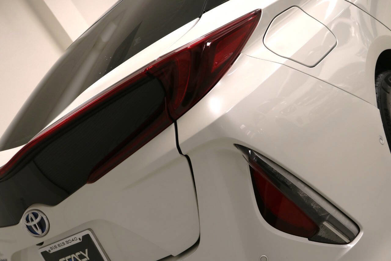 Used 2017 Toyota Prius Prime Advanced image 91