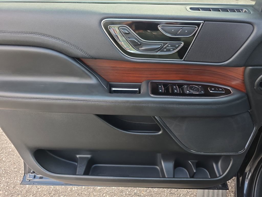 Used 2023 Lincoln Navigator Reserve image 17