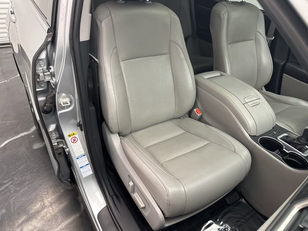 Used 2019 Toyota Highlander Limited image 9