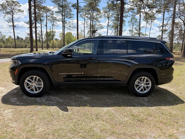 Used 2023 Jeep Grand Cherokee L Laredo image 2