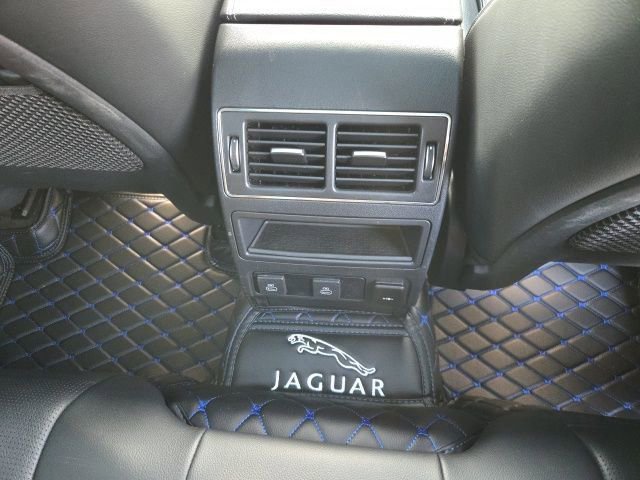 Used 2025 Jaguar F-PACE R-Dynamic S image 11