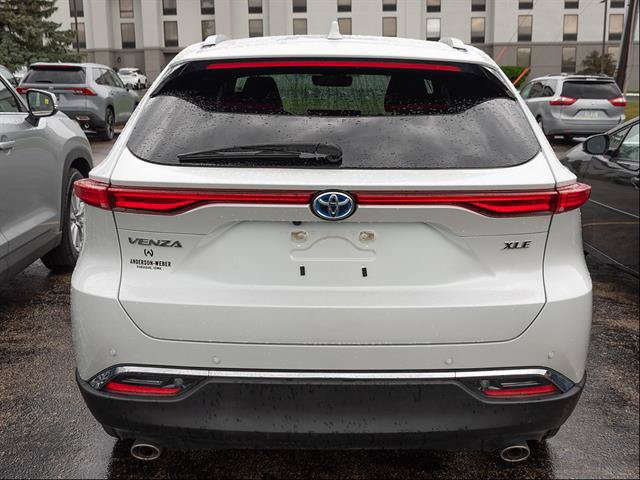 Used 2024 Toyota Venza XLE AWD/4WD image 6