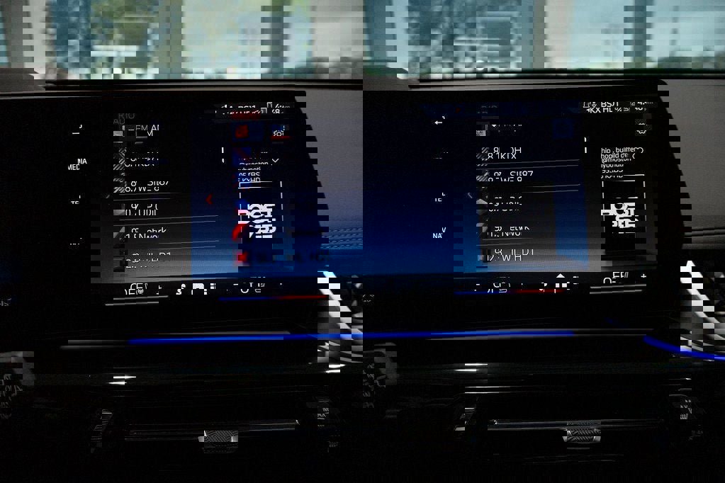 Used 2025 BMW X1 M35i w/ Premium Package image 30