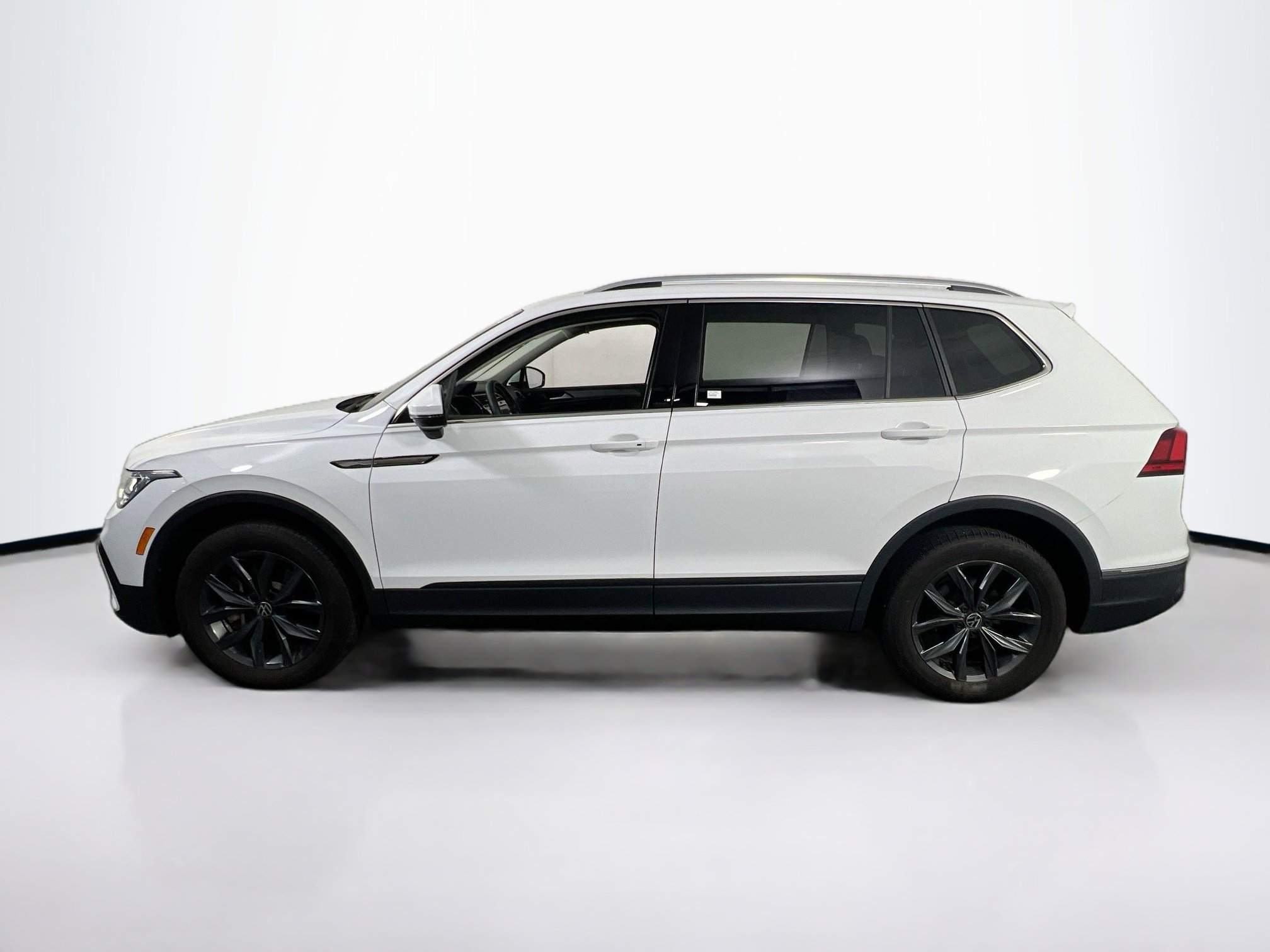Used 2022 Volkswagen Tiguan SE AWD/4WD image 8