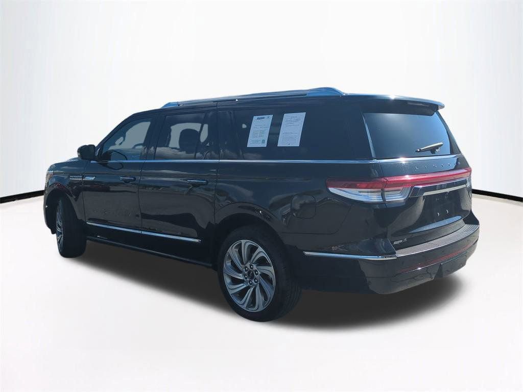 Used 2023 Lincoln Navigator L Reserve image 7