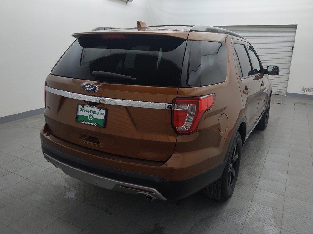 Used 2017 Ford Explorer XLT image 7