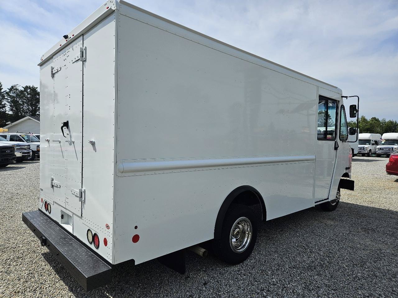 Used 2018 Ford E-350 and Econoline 350 Super Duty w/ A/C Prep Package RWD image 5