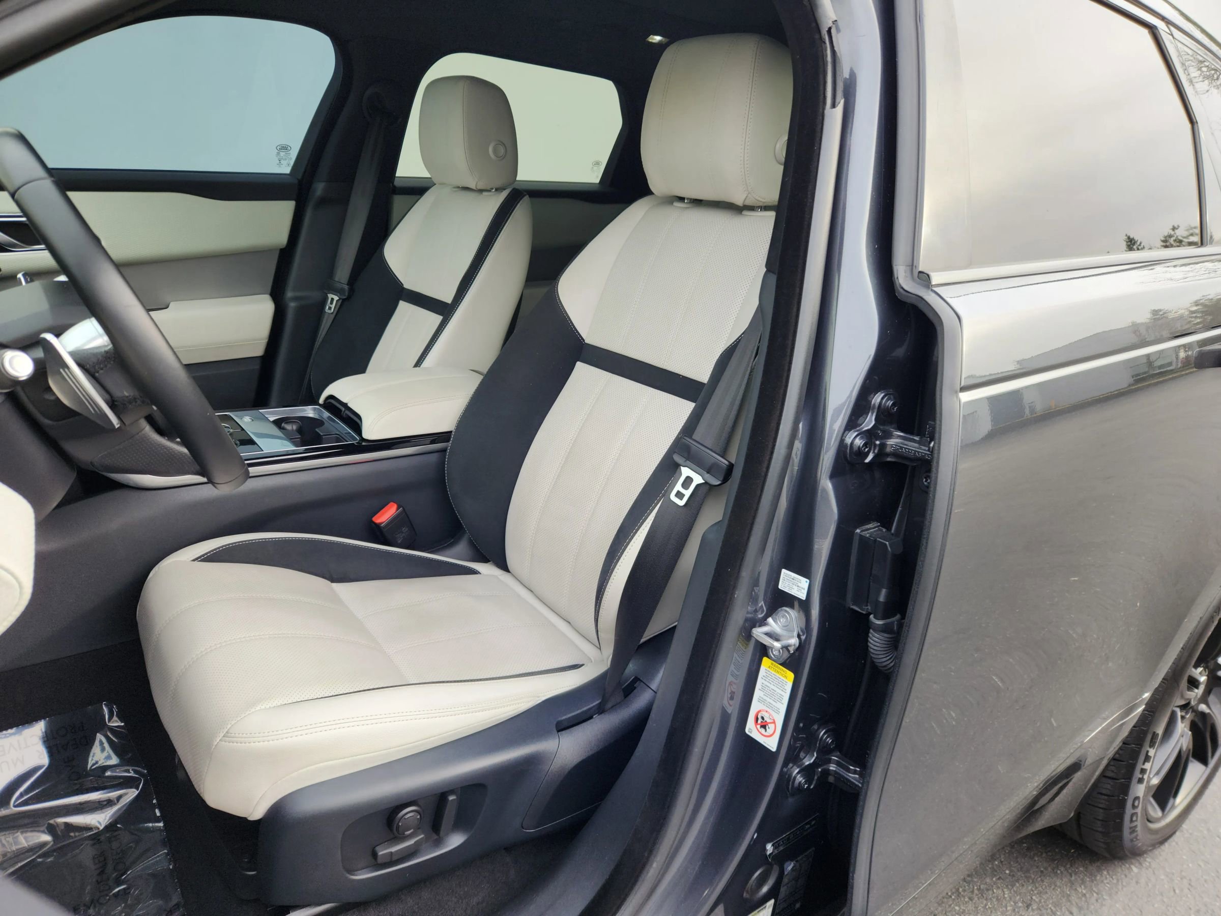 Used 2020 Land Rover Range Rover Velar R-Dynamic S image 9