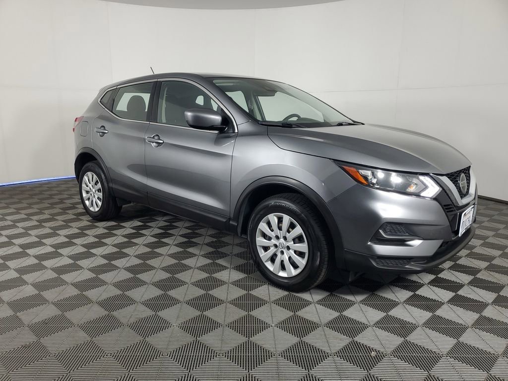 Used 2020 Nissan Rogue Sport S image 2