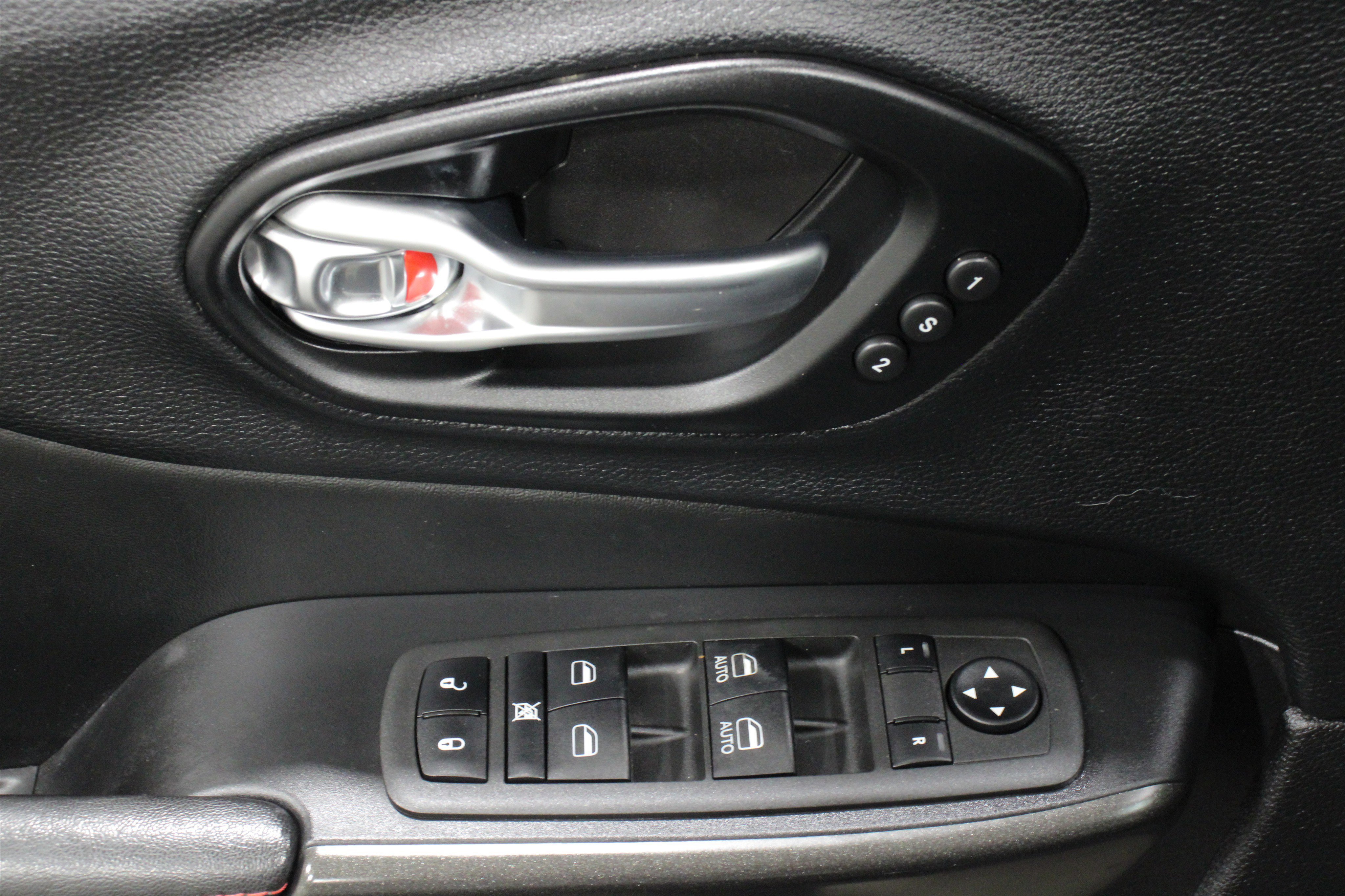 Used 2021 Jeep Cherokee Trailhawk w/ Premium Leather Package image 7