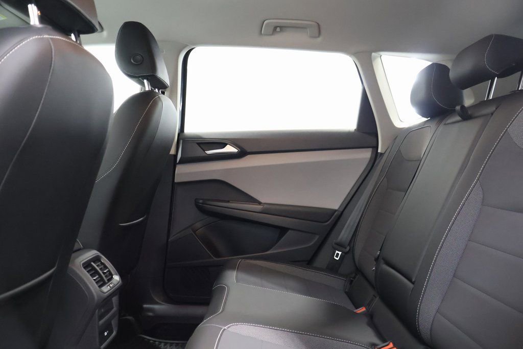 Used 2022 Volkswagen Taos SE image 25