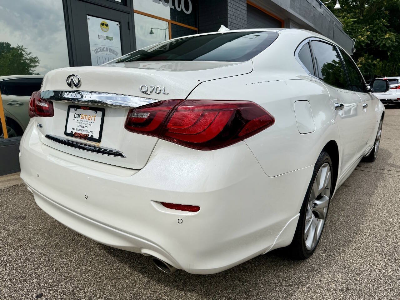 Used 2017 INFINITI Q70 L 3.7 w/ Deluxe Touring Package AWD/4WD image 10