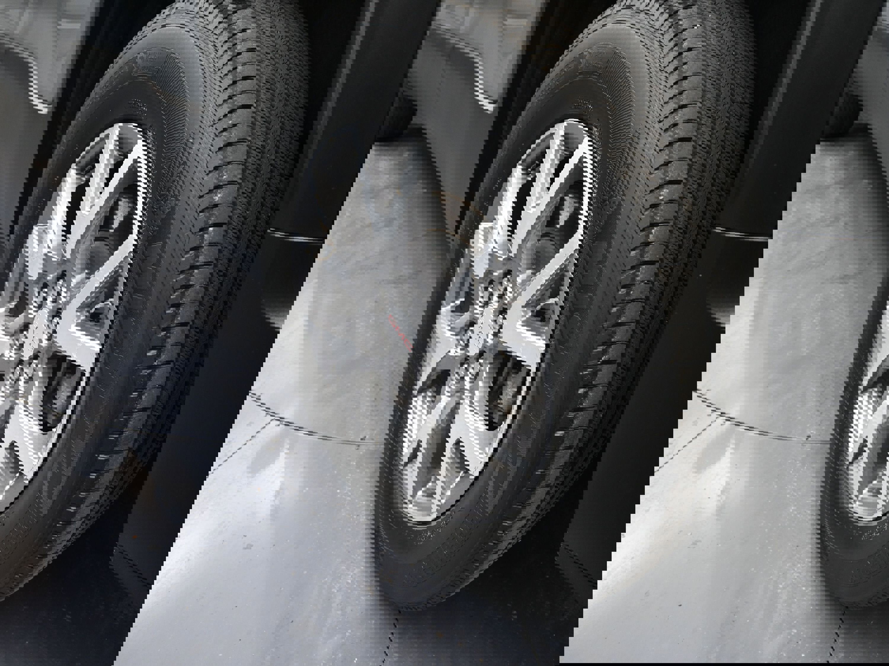 Used 2023 GMC Acadia SLT w/ Technology Package image 37