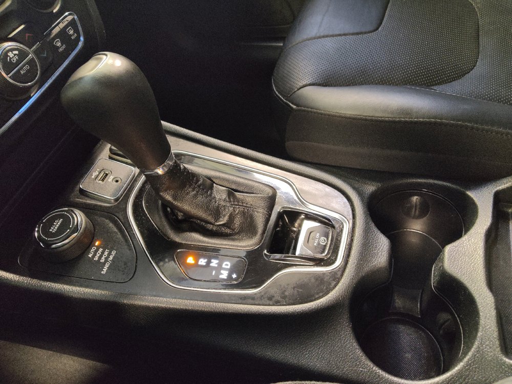 Used 2019 Jeep Cherokee Limited AWD/4WD image 26