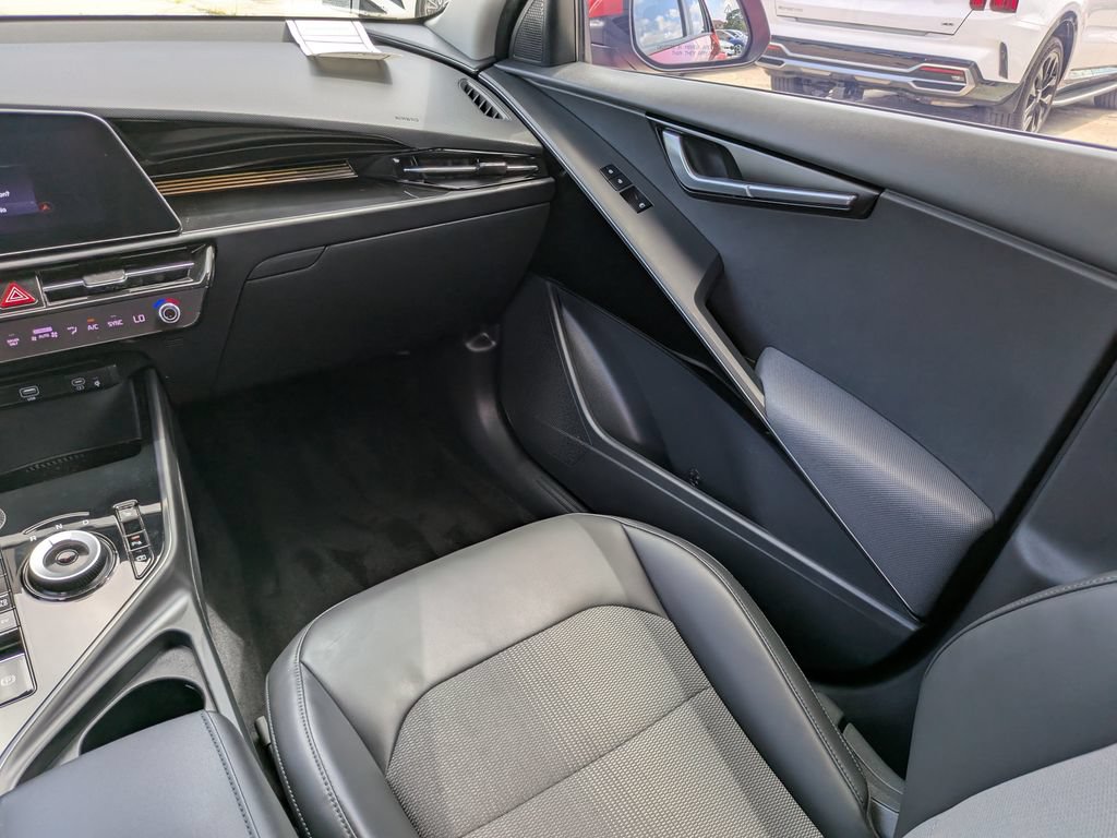 Certified 2023 Kia Niro EX FWD image 18