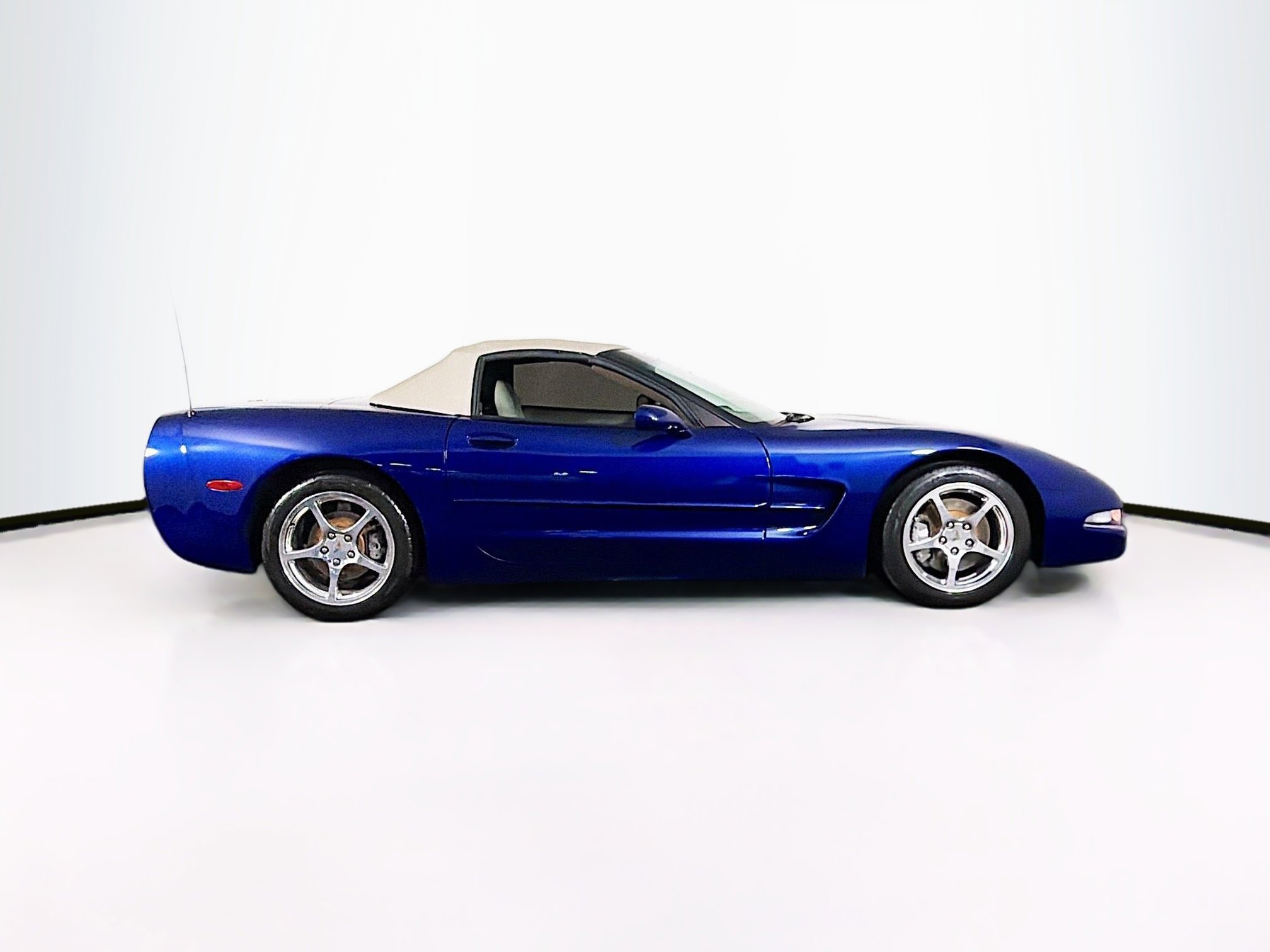 Used 2004 Chevrolet Corvette Convertible w/ Preferred Equipment Group image 9