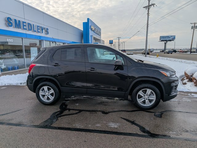Used 2022 Chevrolet Trax LS w/ Tint and Cruise Package image 3