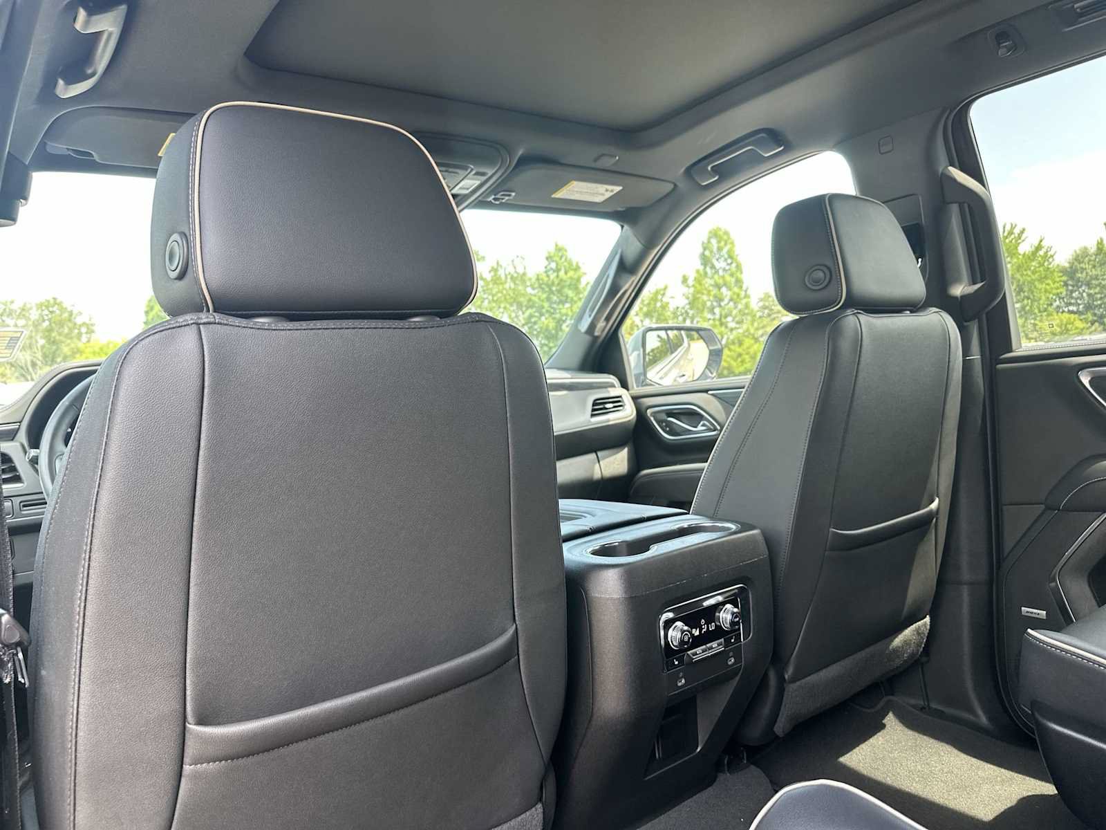 Used 2023 GMC Yukon SLT w/ SLT Luxury Package RWD image 19