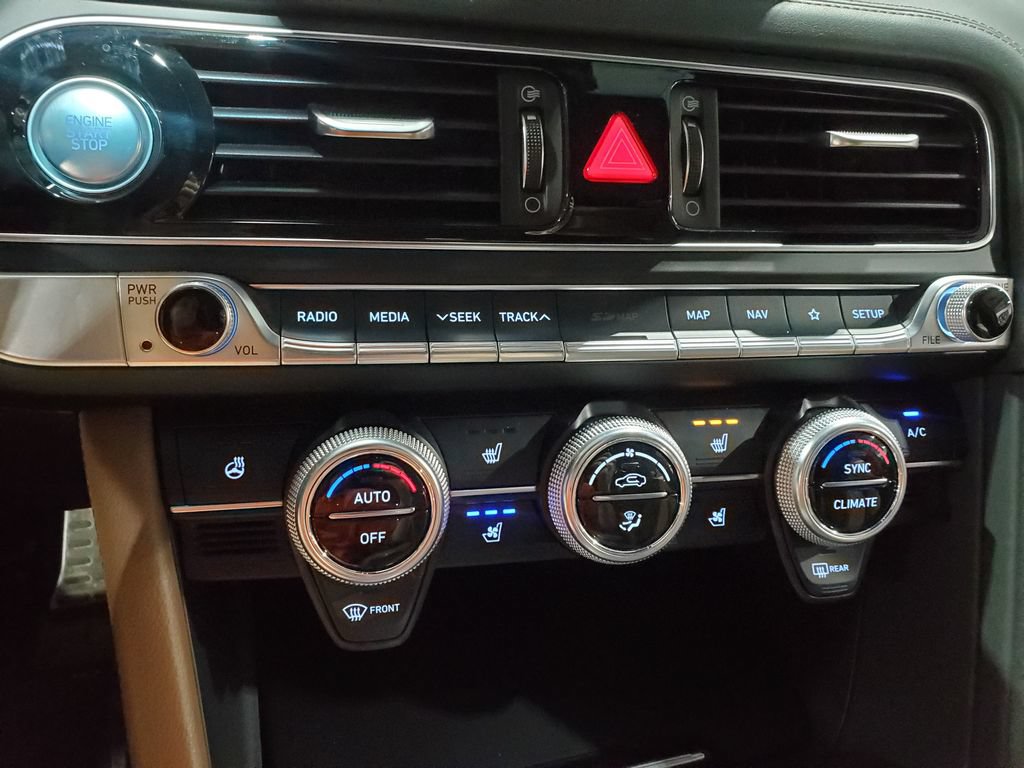 Used 2021 Genesis G70 3.3T RWD image 30