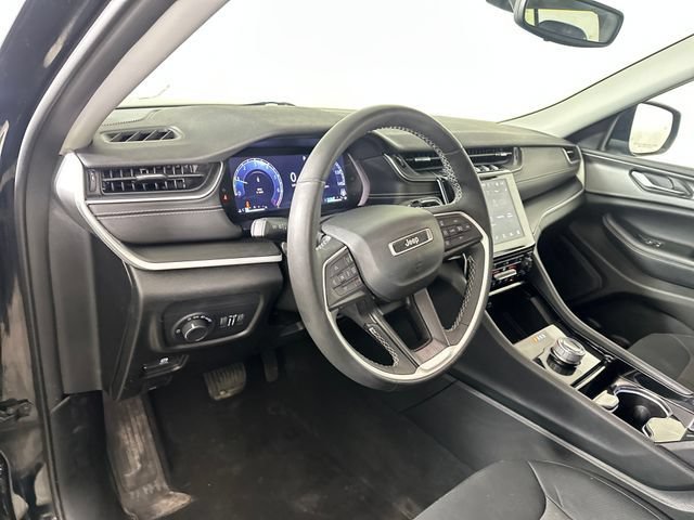 Used 2023 Jeep Grand Cherokee Laredo w/ Luxury Tech Group I AWD/4WD image 13