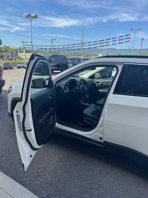 Used 2021 Jeep Compass Latitude image 4