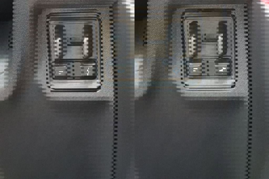 Used 2025 Ford Expedition Platinum image 25