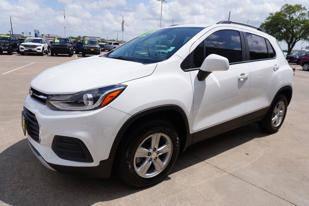 Used 2022 Chevrolet Trax LT w/ LT Convenience Package image 3