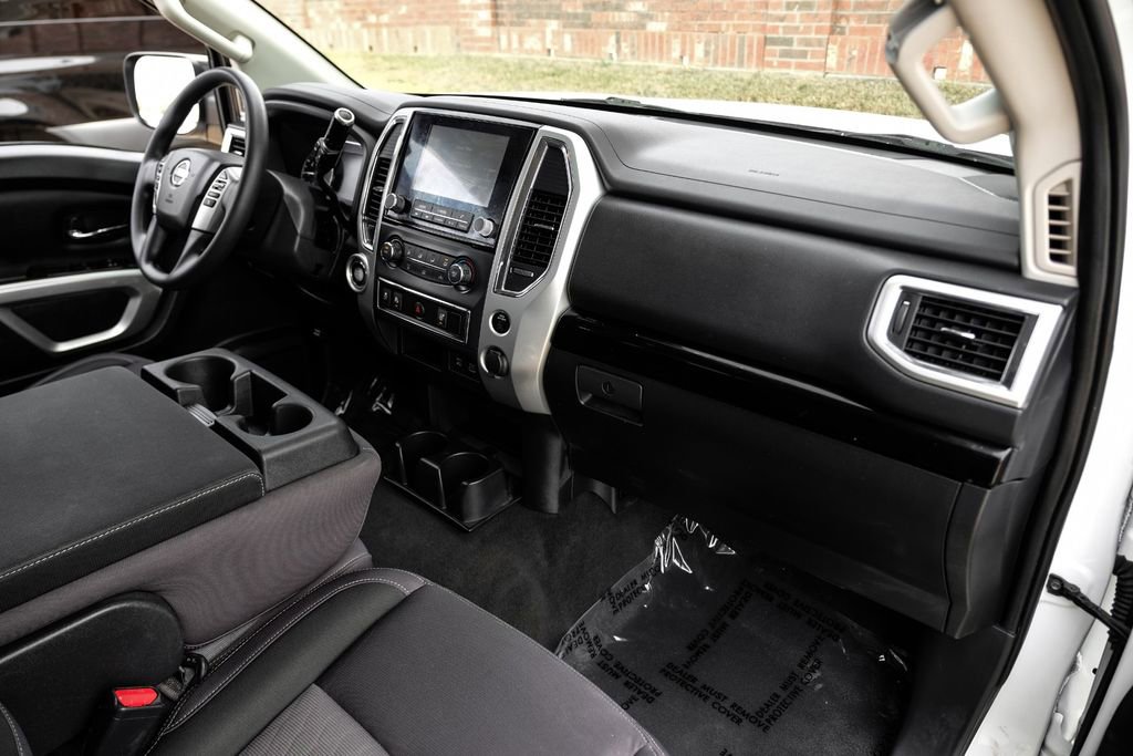 Used 2021 Nissan Titan SV image 9