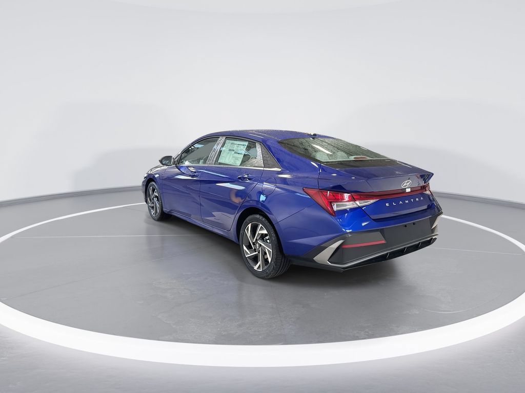 Used 2025 Hyundai Elantra SEL FWD image 6